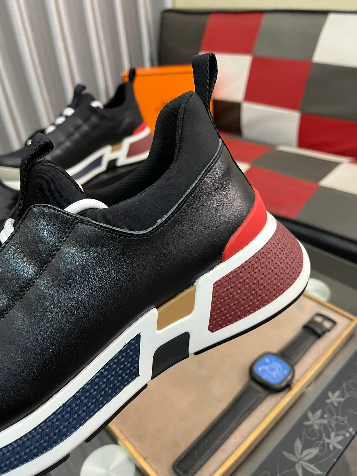 Men's shoes 💰: 560⌚️⌚️[Hermes] New sports shoes Hermès are the most comfortable shoes, no one else⃣️, they are very light on the feet and very good-looking, you will not feel tired when you go shopping and running around 👍 Very light and comfortable, extremely light, perfect for both sports and leisure! It’s up to you to choose, there’s always what you want~ Comes with a full set of packaging gift bags and invoices ✔️Fabric: imported first-layer cowhide ✔️Inner lining: breathable mesh ✔️Outsole: genuine leather bottom ✔️Size: Men 38-44 (45 custom-made) 5️⃣colors available